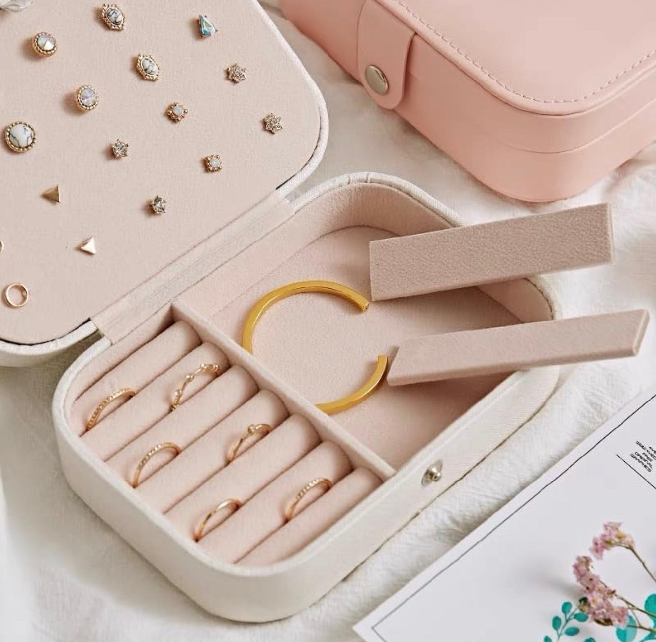 Travel Small Jewelry Case for Women, Girls, Small Jewelry Box for Rings Necklaces, Bracelets, Earrings