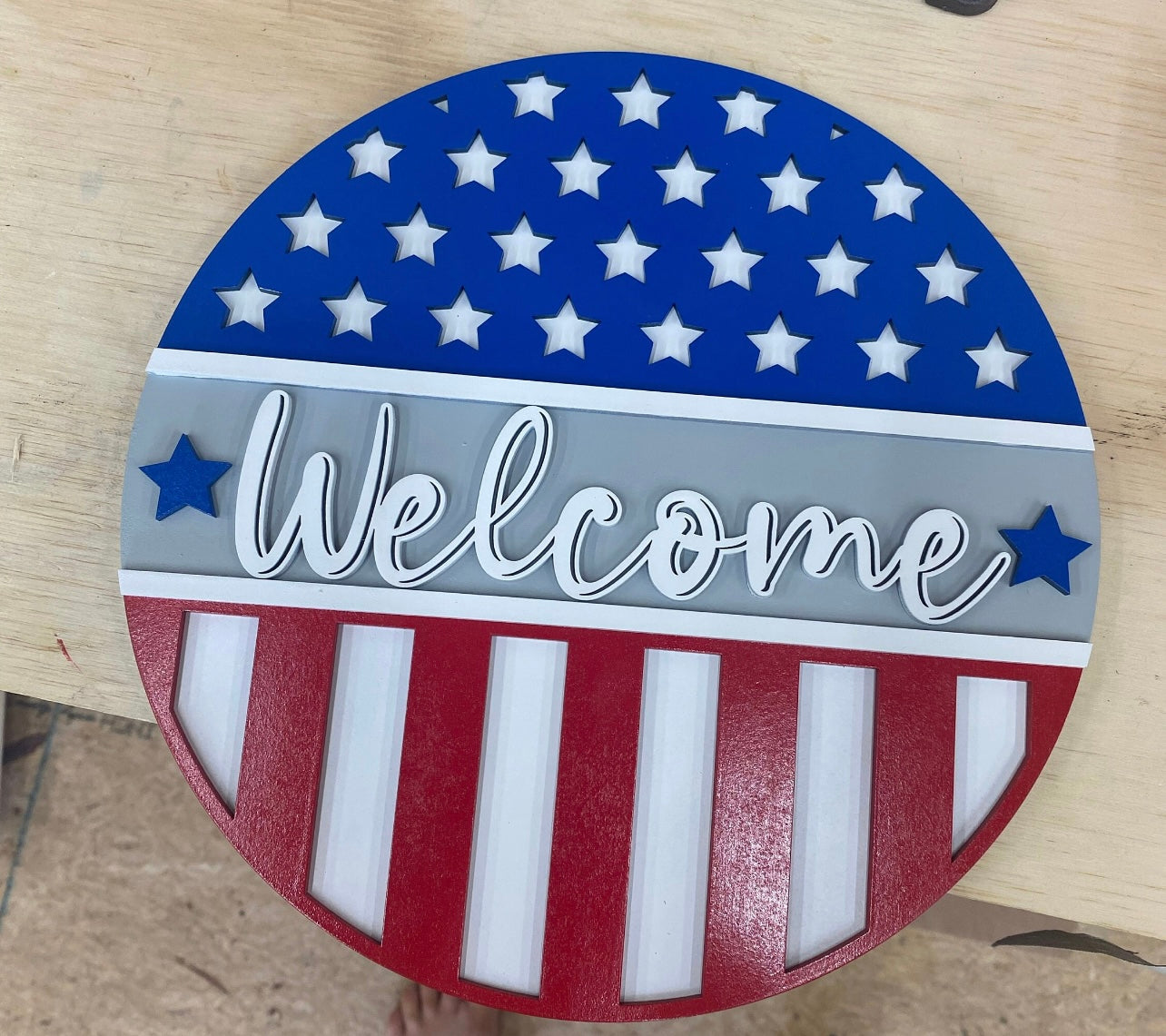 Patriotic Welcome Round Door Hanger Sign, July 4th Door Decor, Stars and Stripes, Independence Day Porch Sign